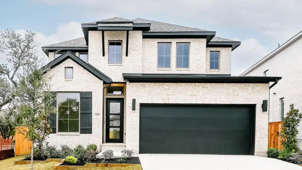 172 Basket Flower Loop, Kyle