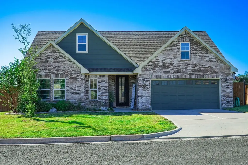 107 Fosters Branch Drive, Schulenburg