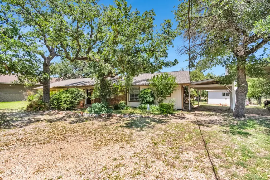 105 Agarita Drive, Burnet