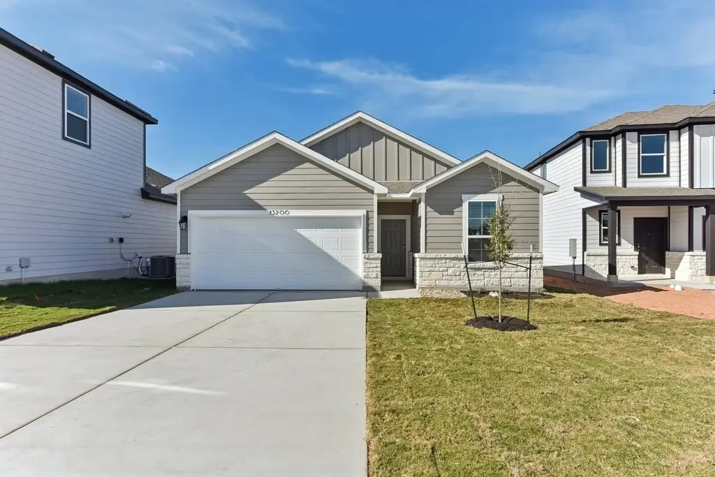 13200 Silver Blazer Drive, Buda