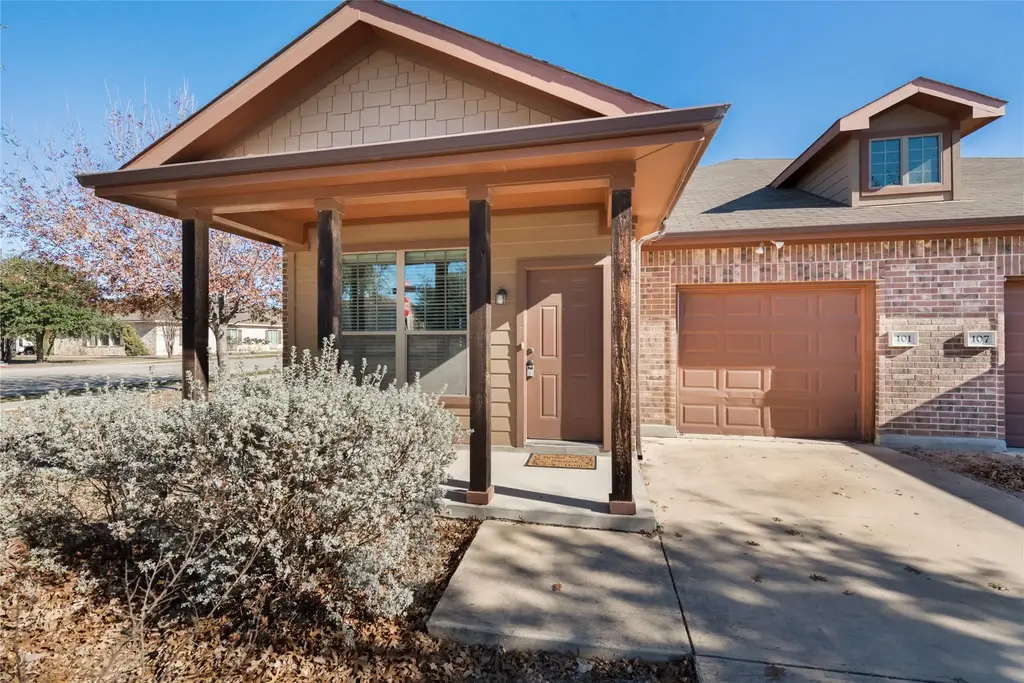 101 Creekside Villa Drive, Kyle