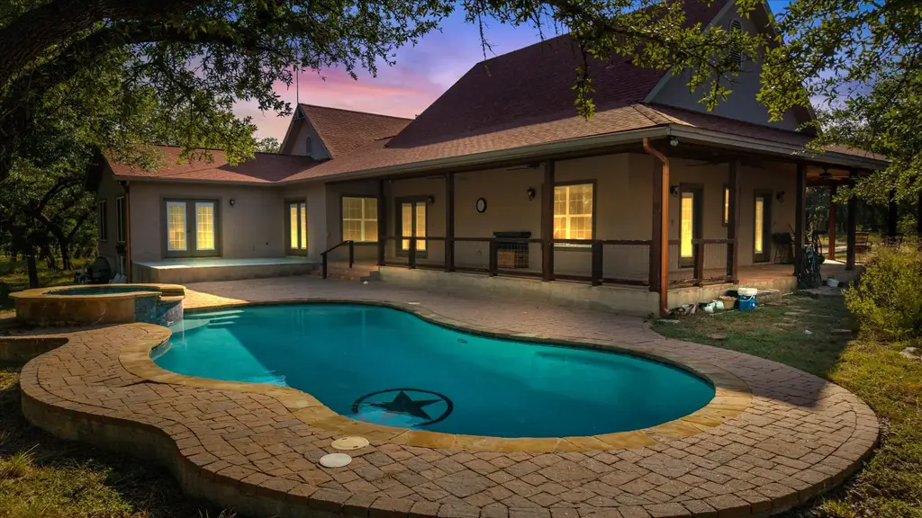 2471 Oak Run Drive, Wimberley