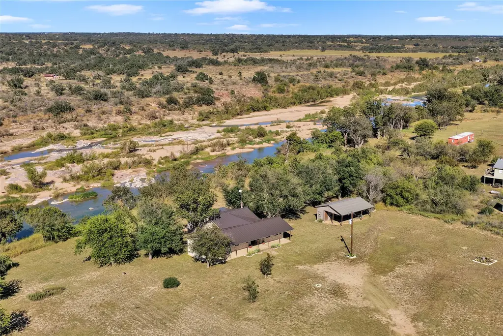 261 Diamond Cross Drive, Llano