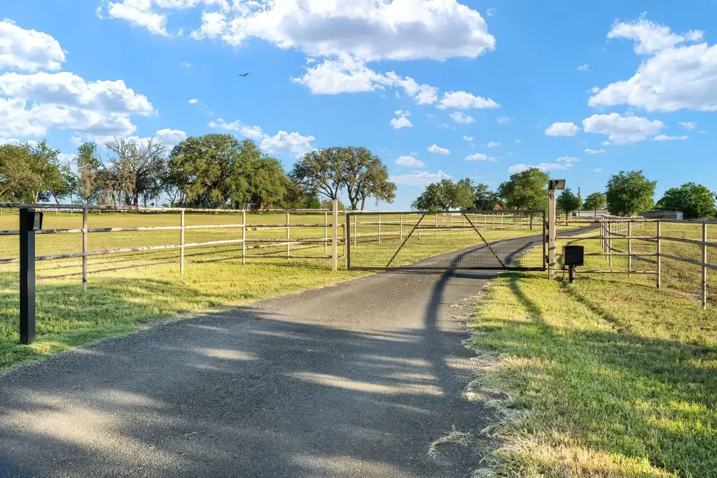 25 Zoeller Lane, Boerne