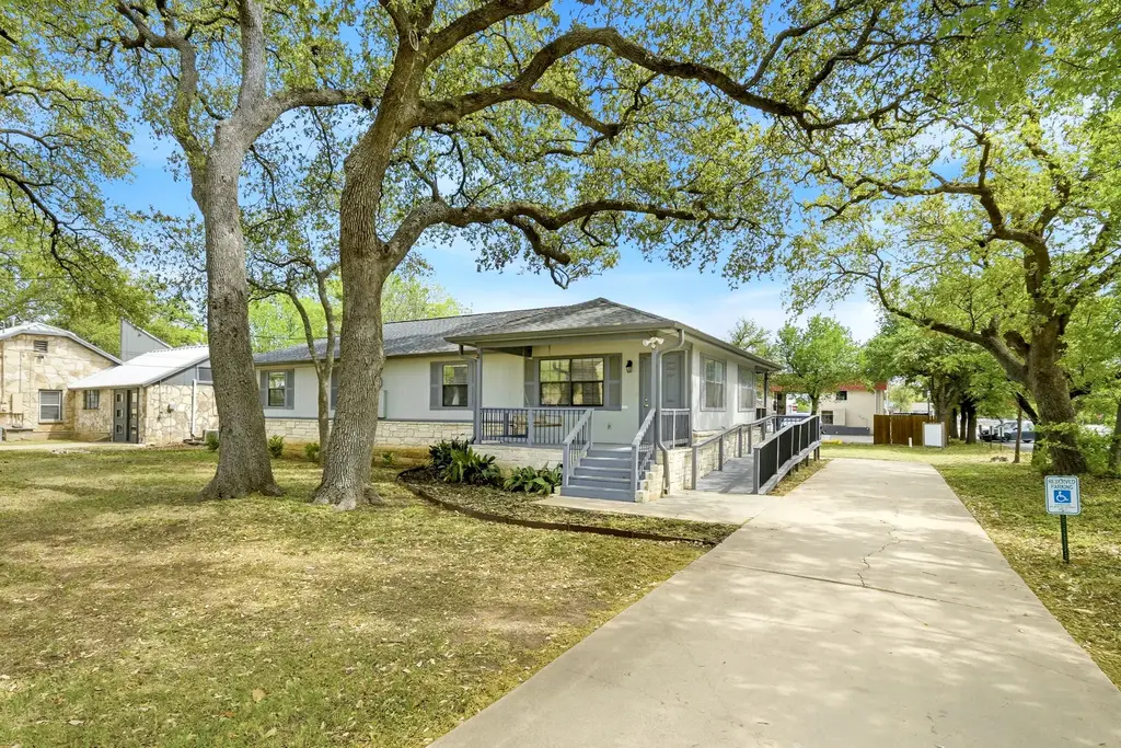 403 W Anderson Avenue, Round Rock