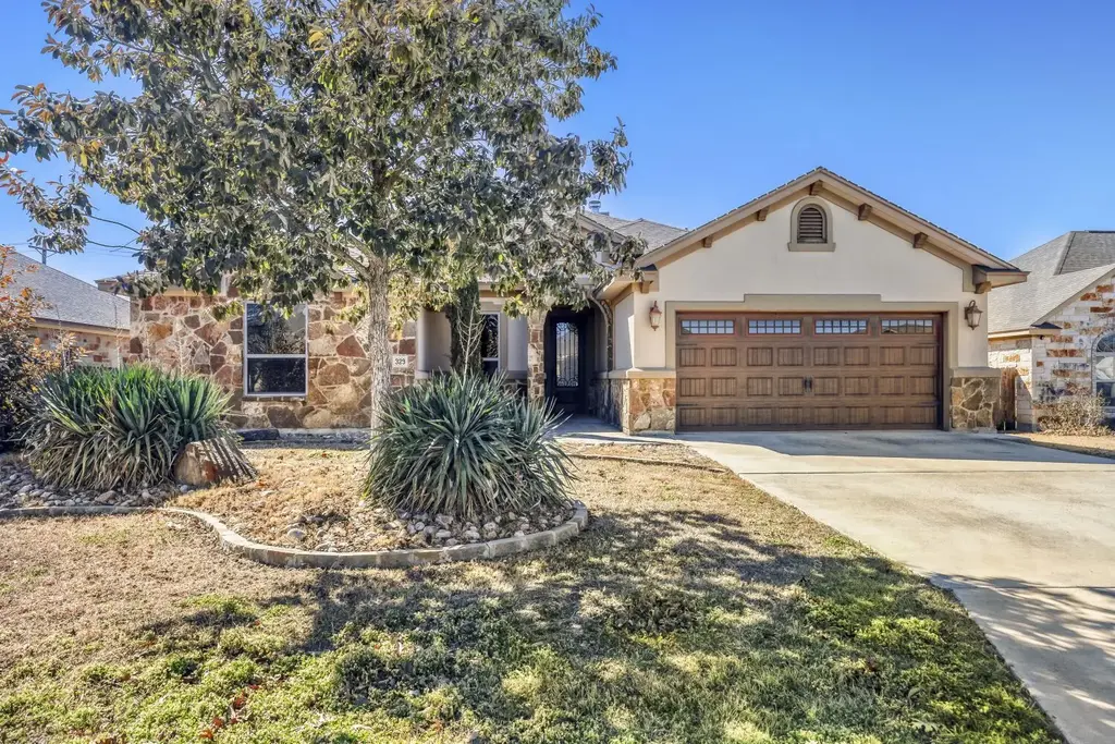 329 Jake Drive, Jarrell