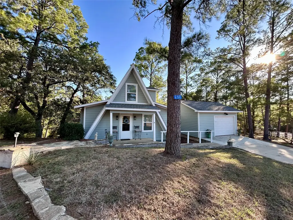 232 Clear Lake Drive Drive, La Grange