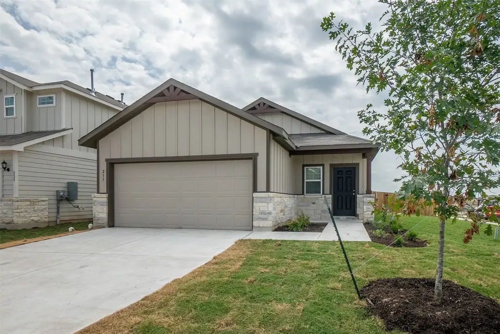 237 Yellowbark Street, Buda
