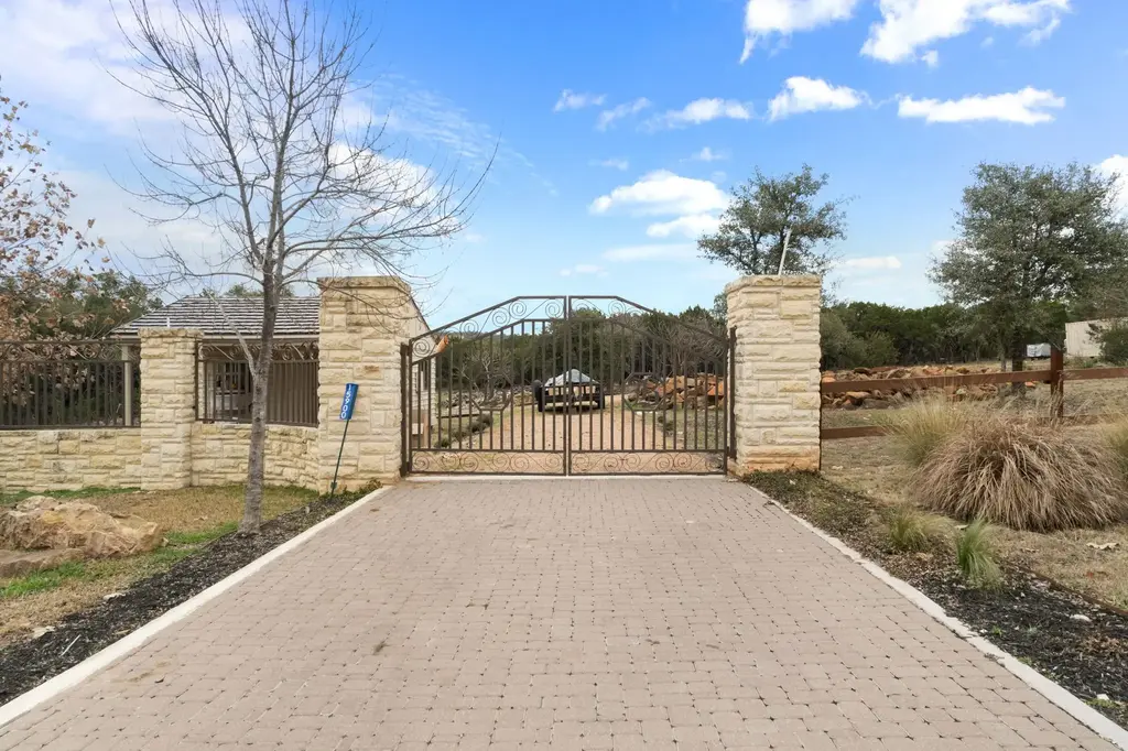 15902 Booth Circle, Volente