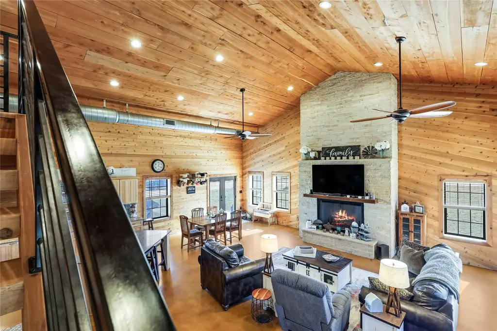 111 County Road 253, Bertram