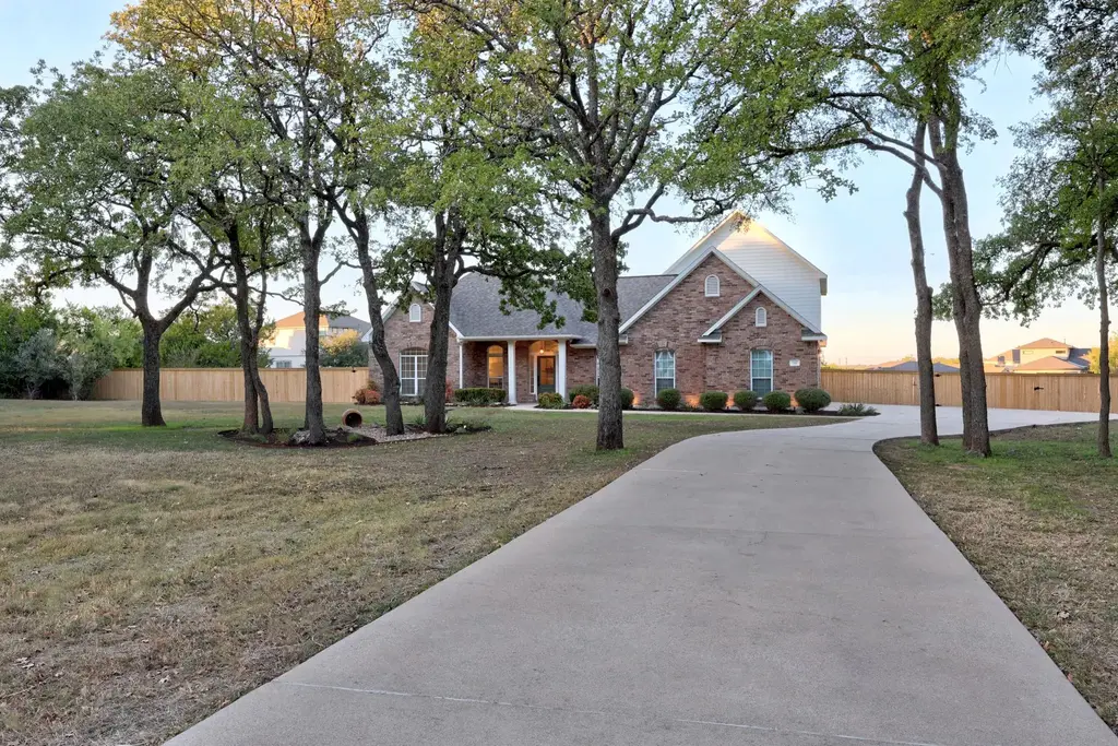 116 Oak Plaza Drive, Georgetown