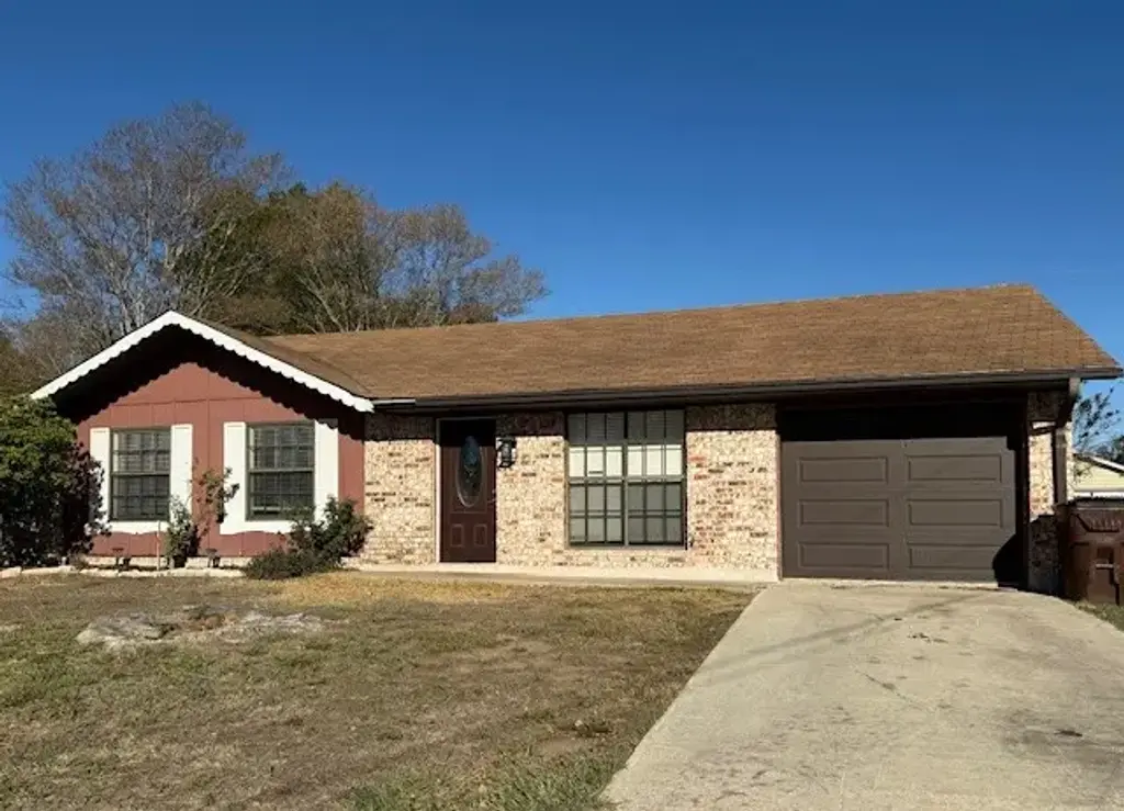 830 Ross Circle, Lockhart
