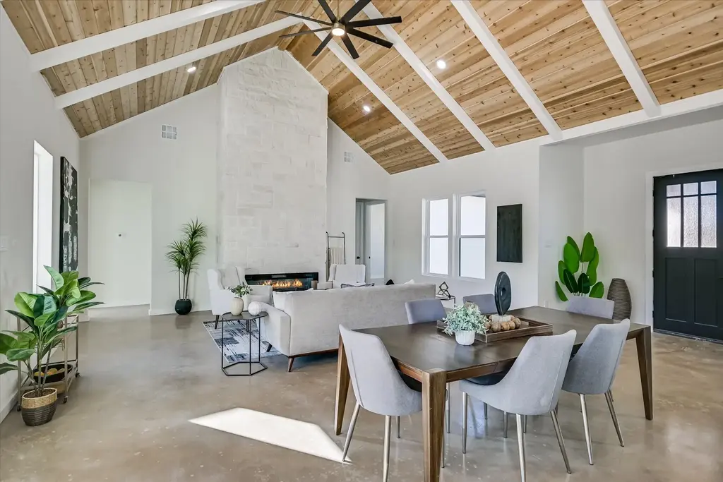 54 War Bonnet, Wimberley