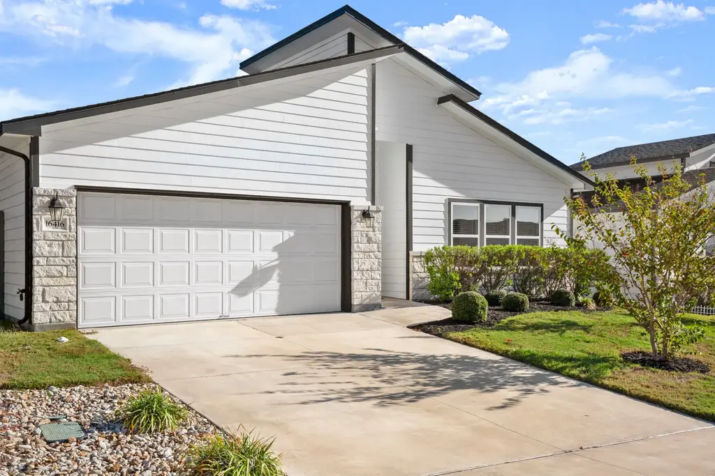 16416 Enamorado Road, Manor