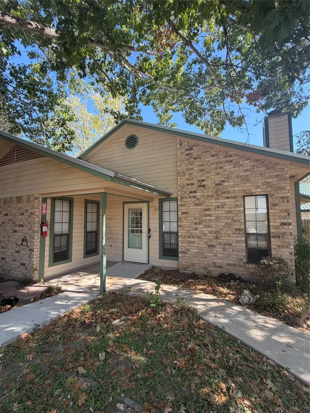728 W San Antonio Street 728 B, Lockhart
