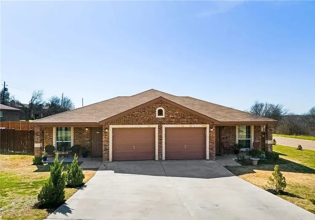 895 Twin Oaks Drive B, Temple