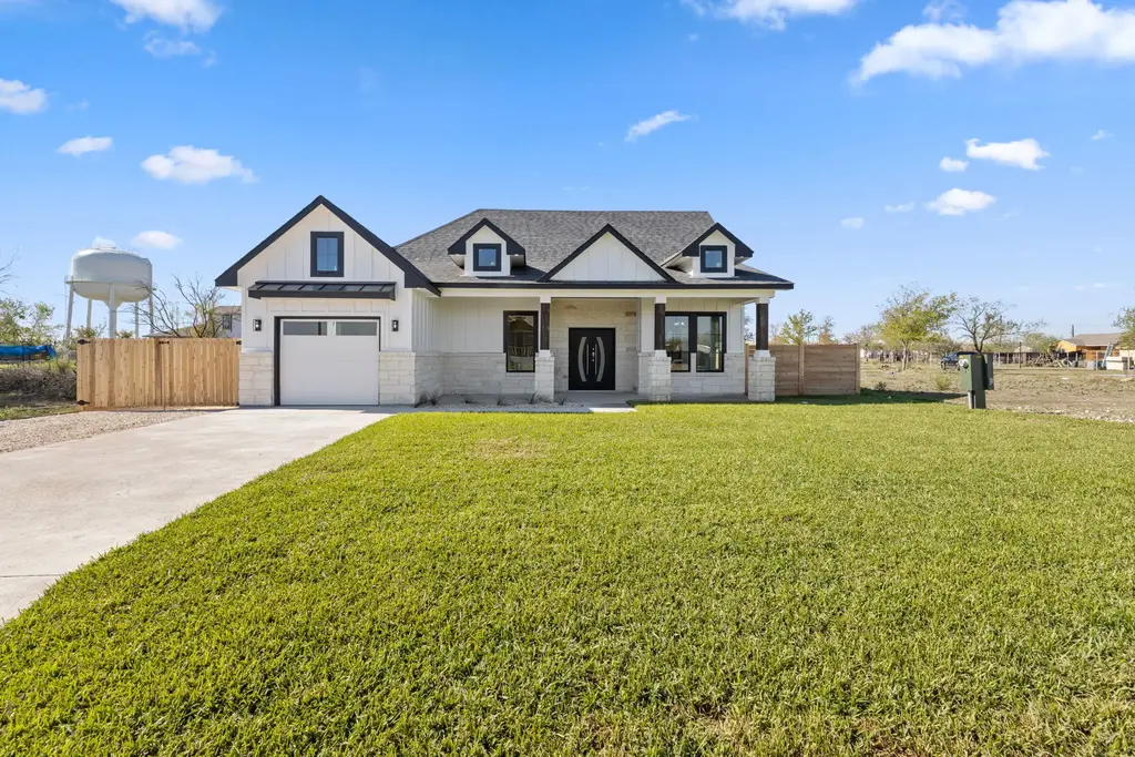 210 Jacaranda Drive, Dale