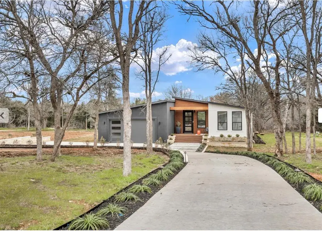 942 Chamberlin Road, Dale
