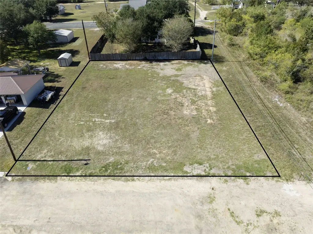 305 & 307 N Upton Avenue, Schulenburg