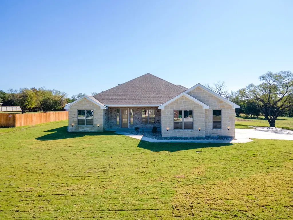 949 County Road 3152, Kempner