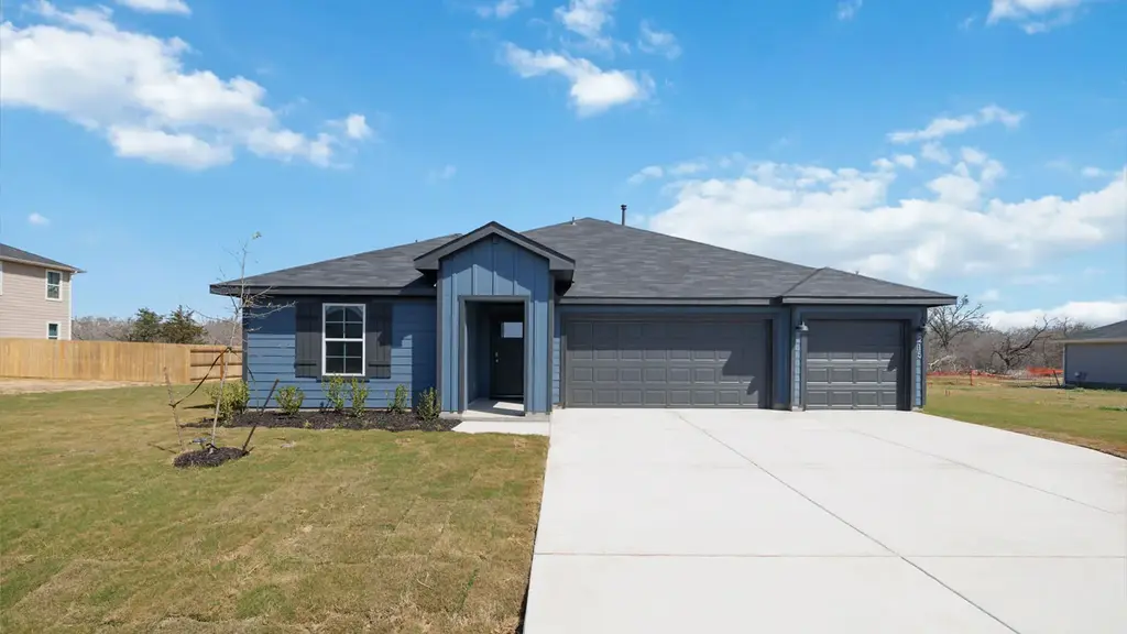 215 Great Northern Drive, Cedar Creek