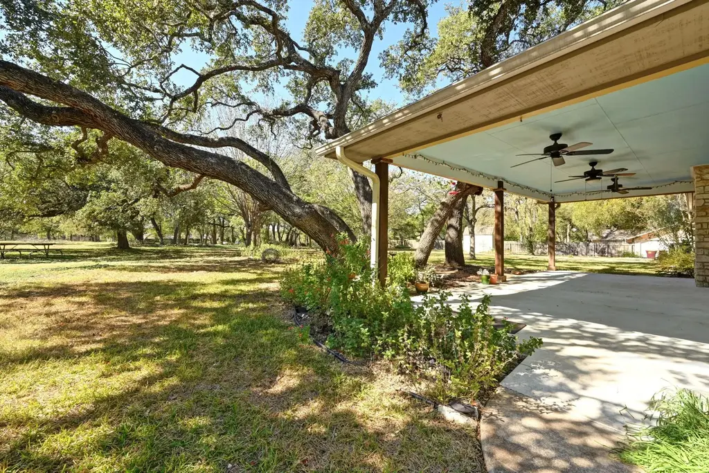 207 Leisurewoods Drive, Buda