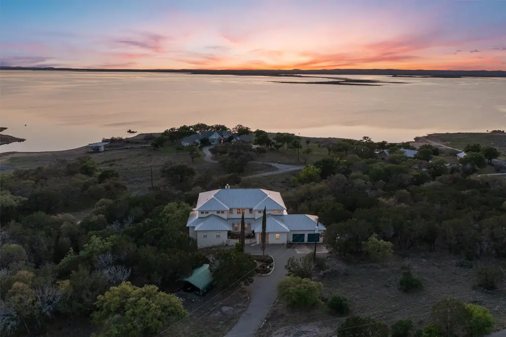 4401 Sunset Cliff Road, Burnet
