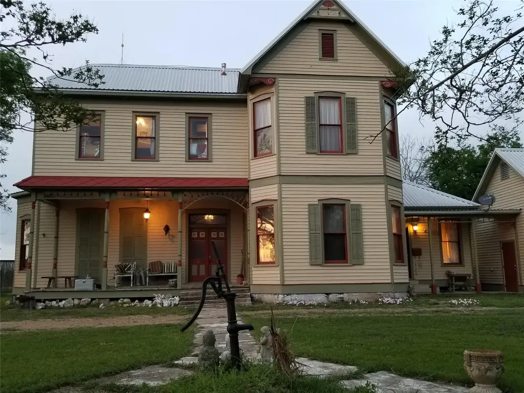 1 Bednar Lane, La Grange