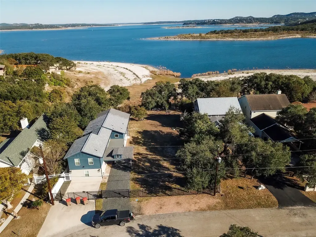 864 Lakebreeze Drive, Canyon Lake