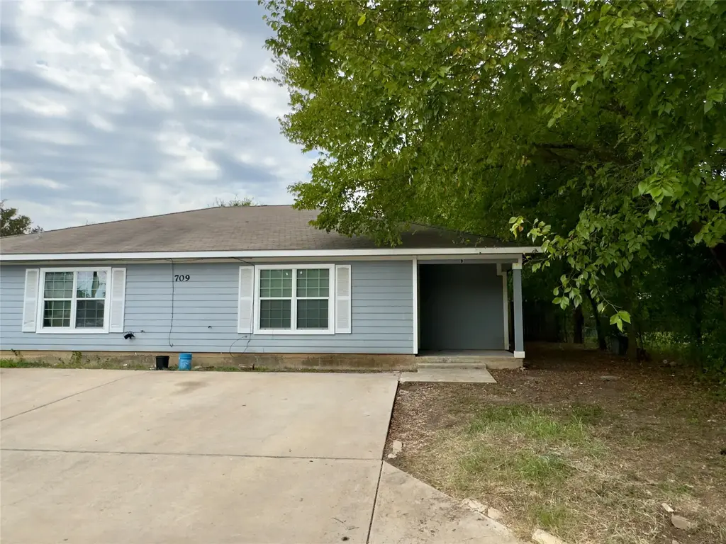 709 San Saba Street A, Lockhart