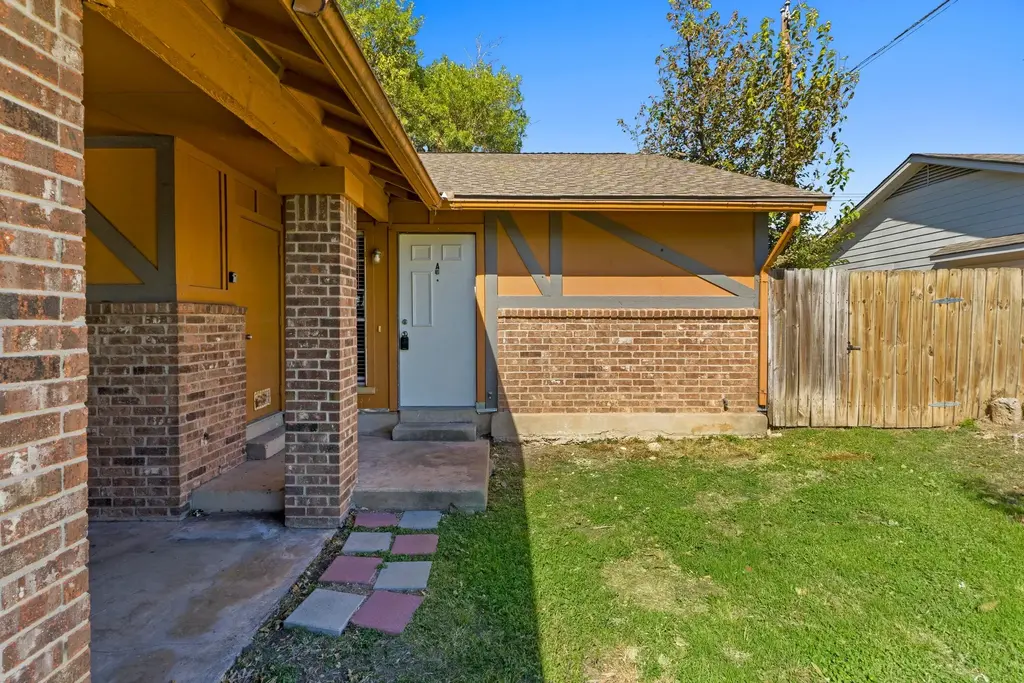 1914 Nicole Circle A, Round Rock