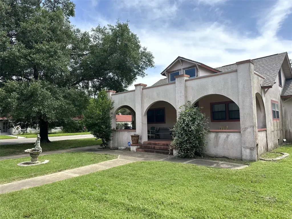 258 South Washington Street, La Grange