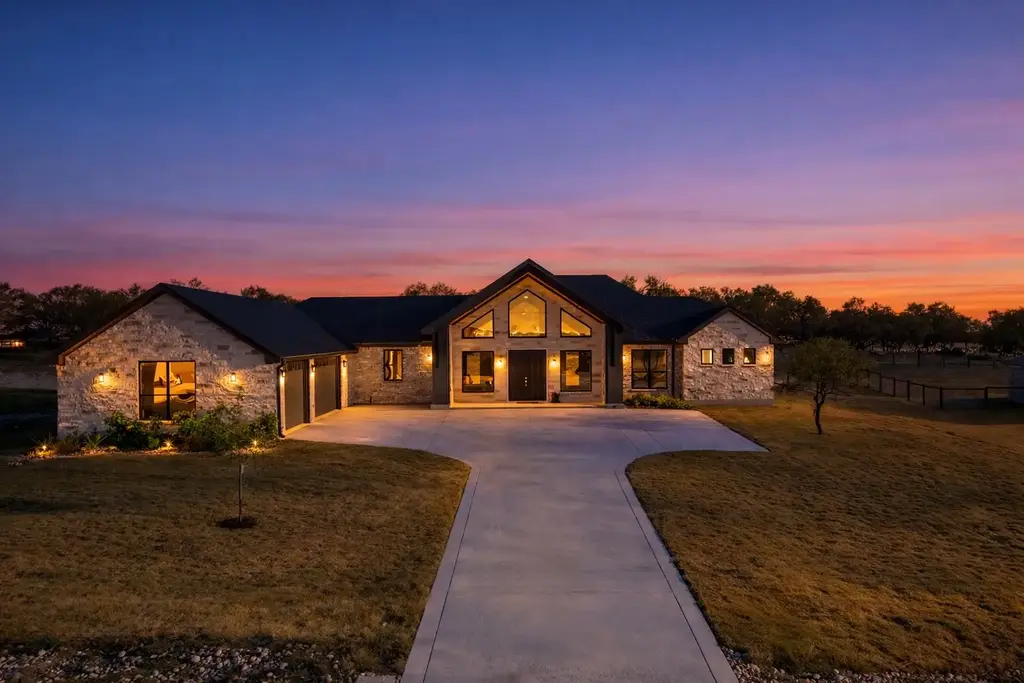 549 County Road 3152, Kempner