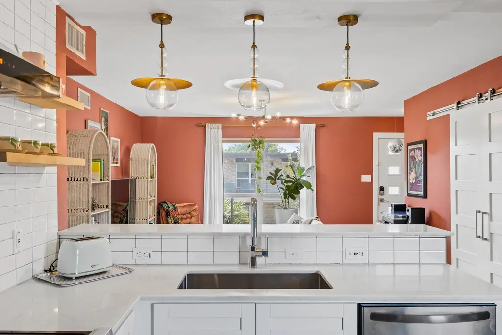 8605 Putnam Drive 202, Austin