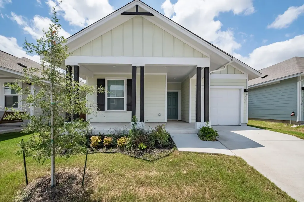 244 E Broade Street, Leander