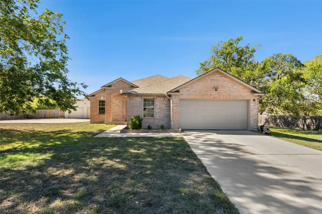 207 Calle Largo, Kyle