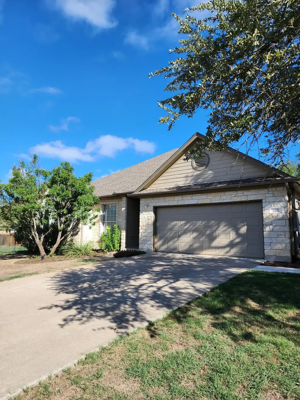 207 Meadows Lane, Dripping Springs