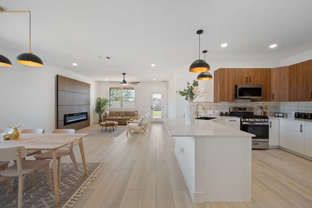 13721 Mcarthur Drive, Manor