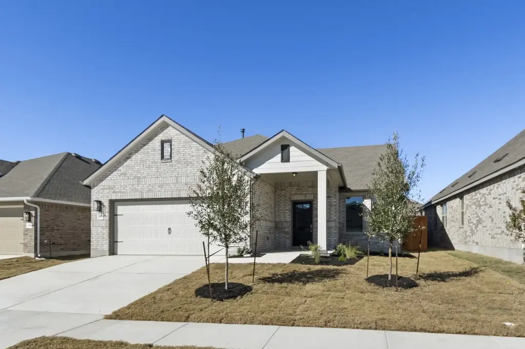 304 Bay Breeze Drive, Kyle