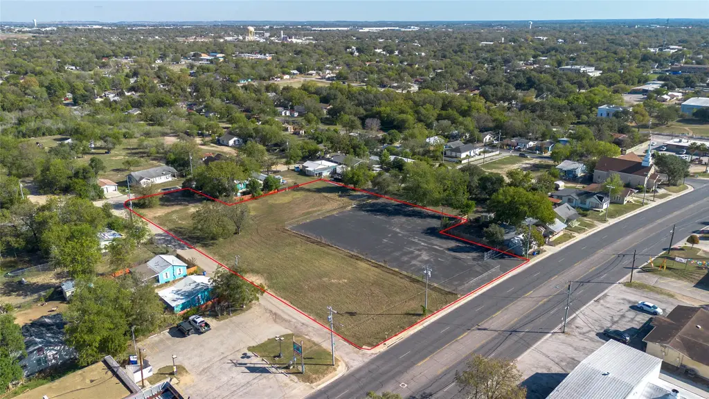 784 W Court Street, Seguin