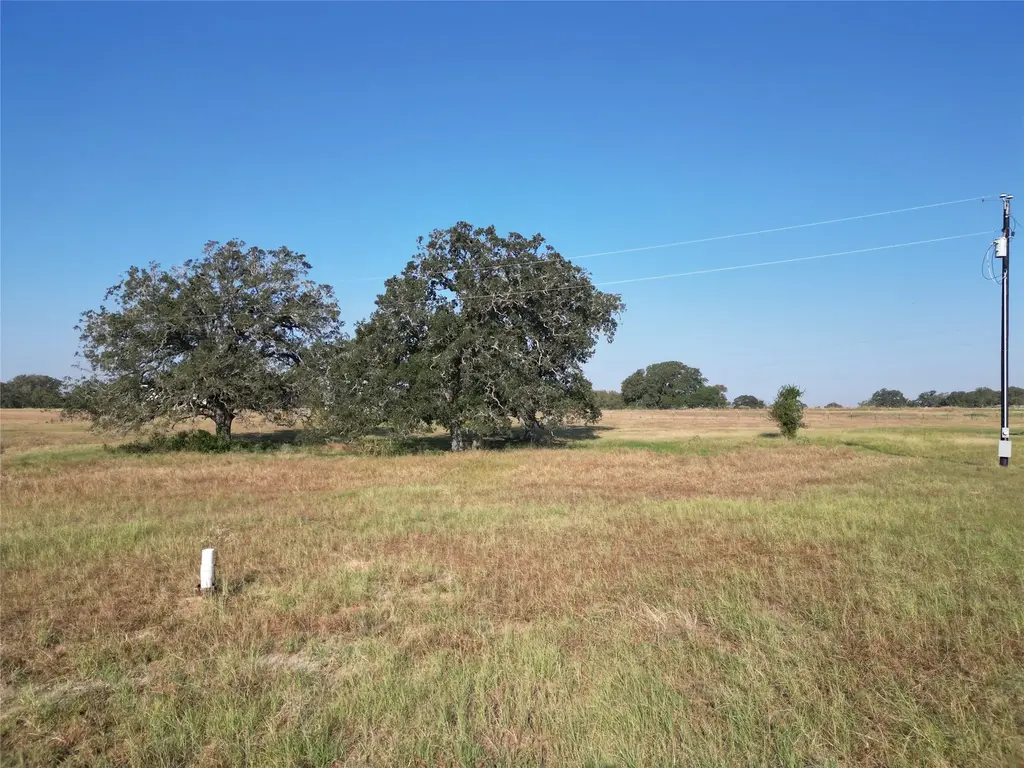 439 Arrow Lane, Luling