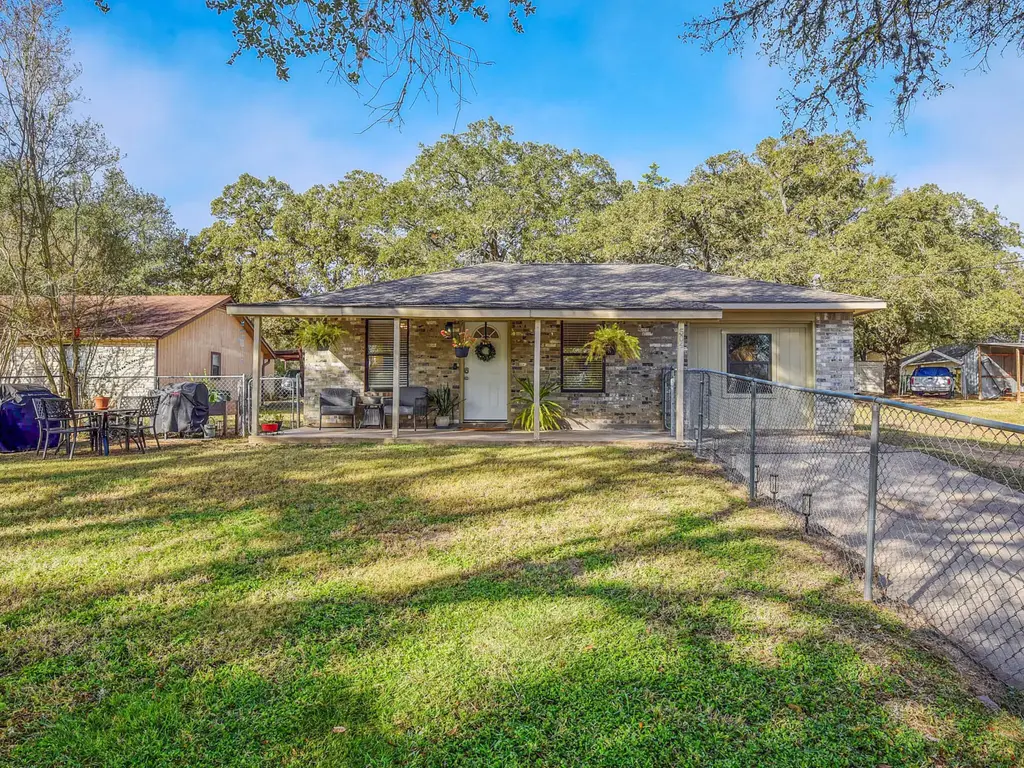 504 Hickory Street, Smithville