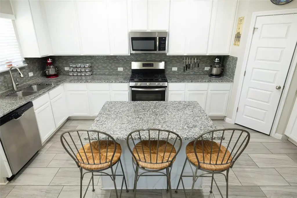827 Savannah Cove, Elgin