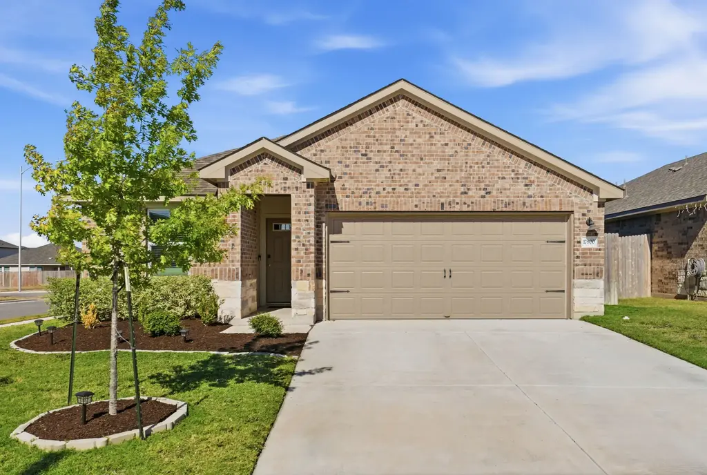 17800 Fairbridge Lane, Manor