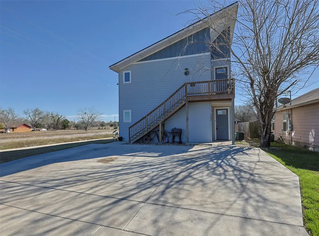 1300 Hausman Drive A, Lockhart