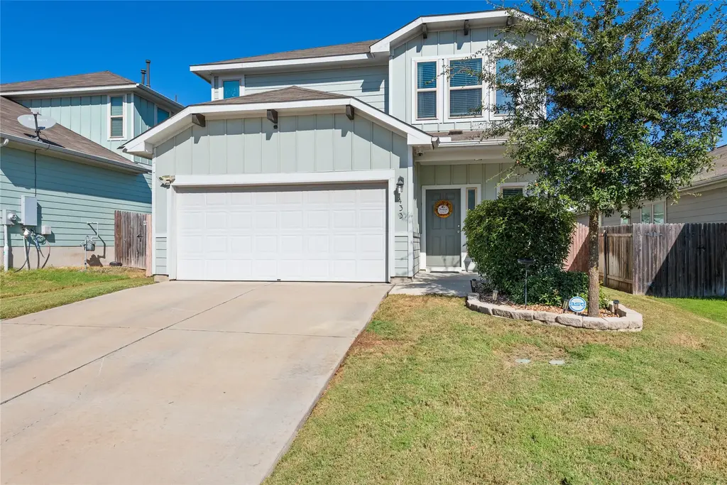 433 Triumph Road, Buda