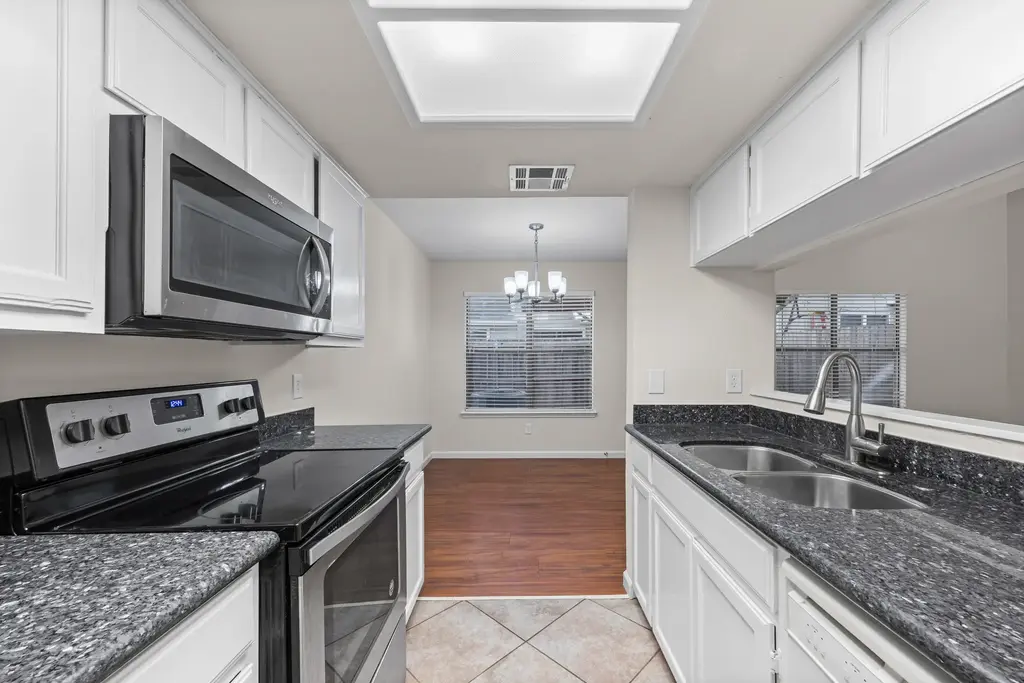 512 Eberhart Lane 1402, Austin