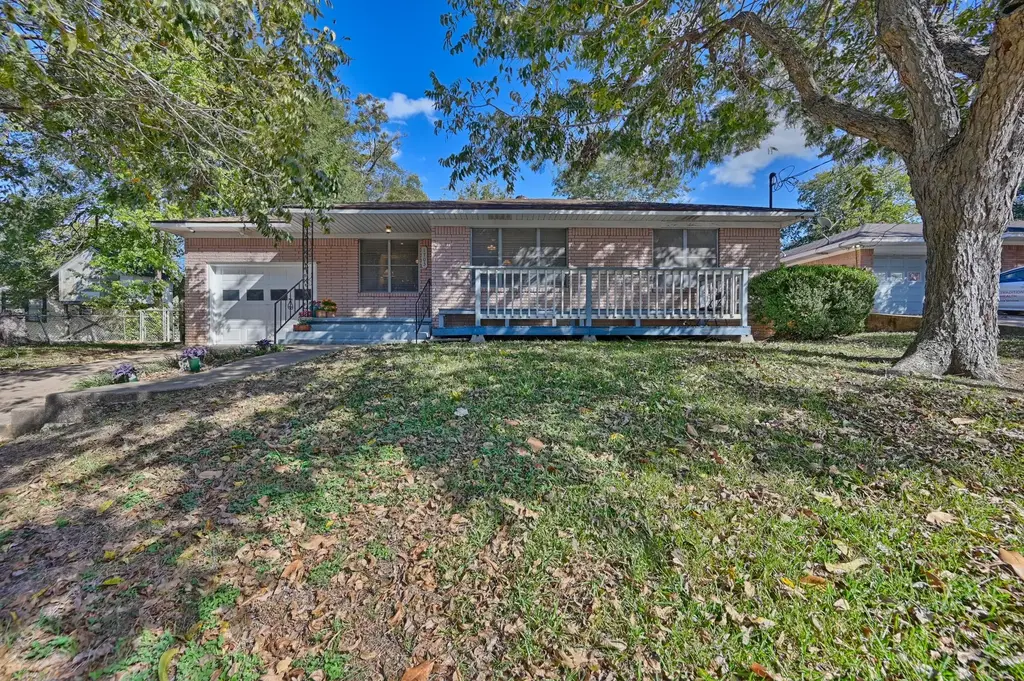 1703 S Day Street, Brenham