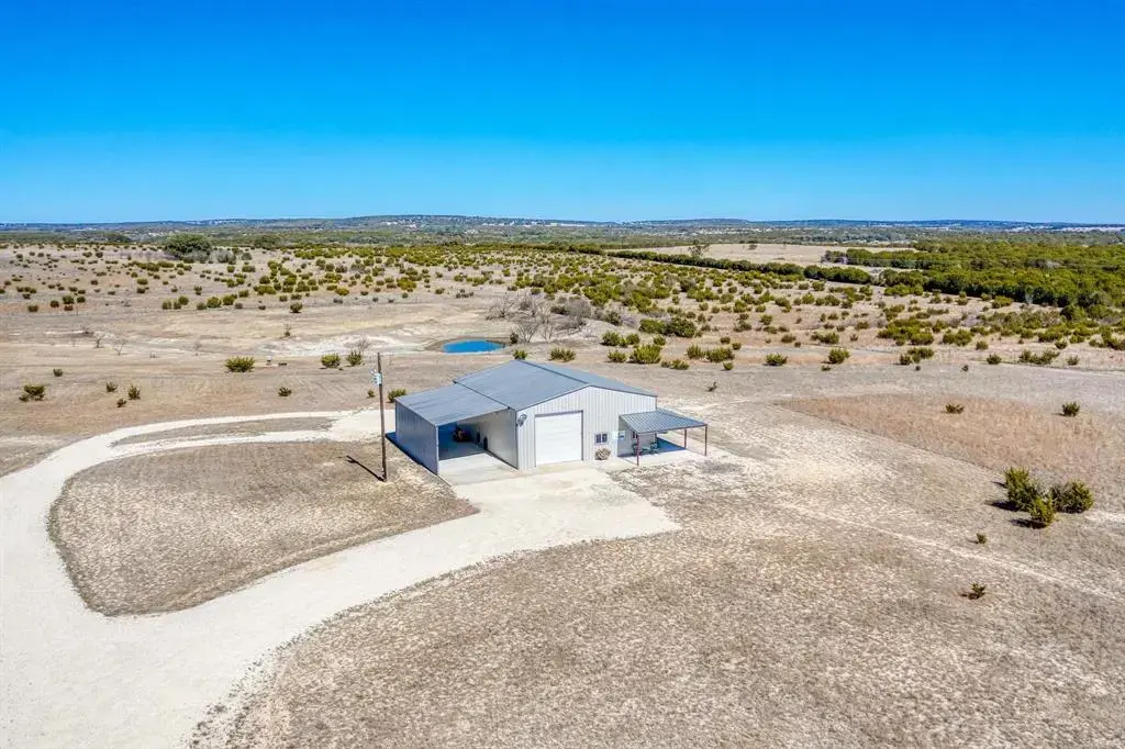 721 County Road 2080, Lometa
