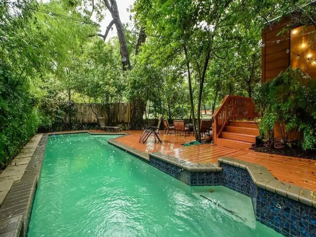 800 Leonard Street, Austin